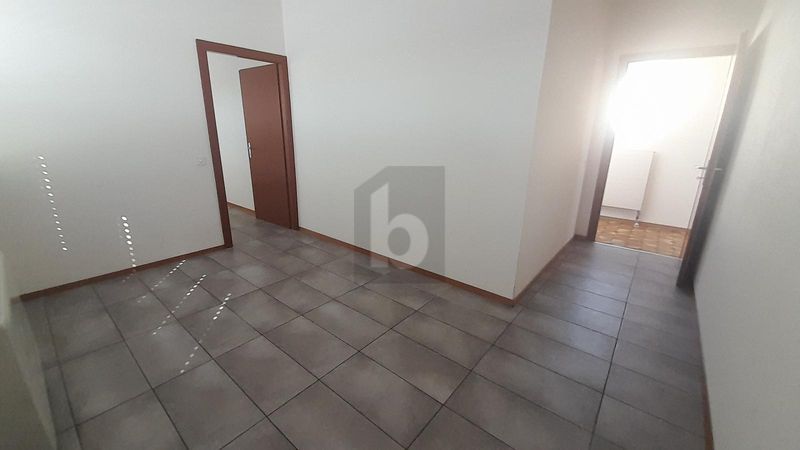 SPACIEUX, MODERNE ET IDÉALEMENT SITUÉ - 4