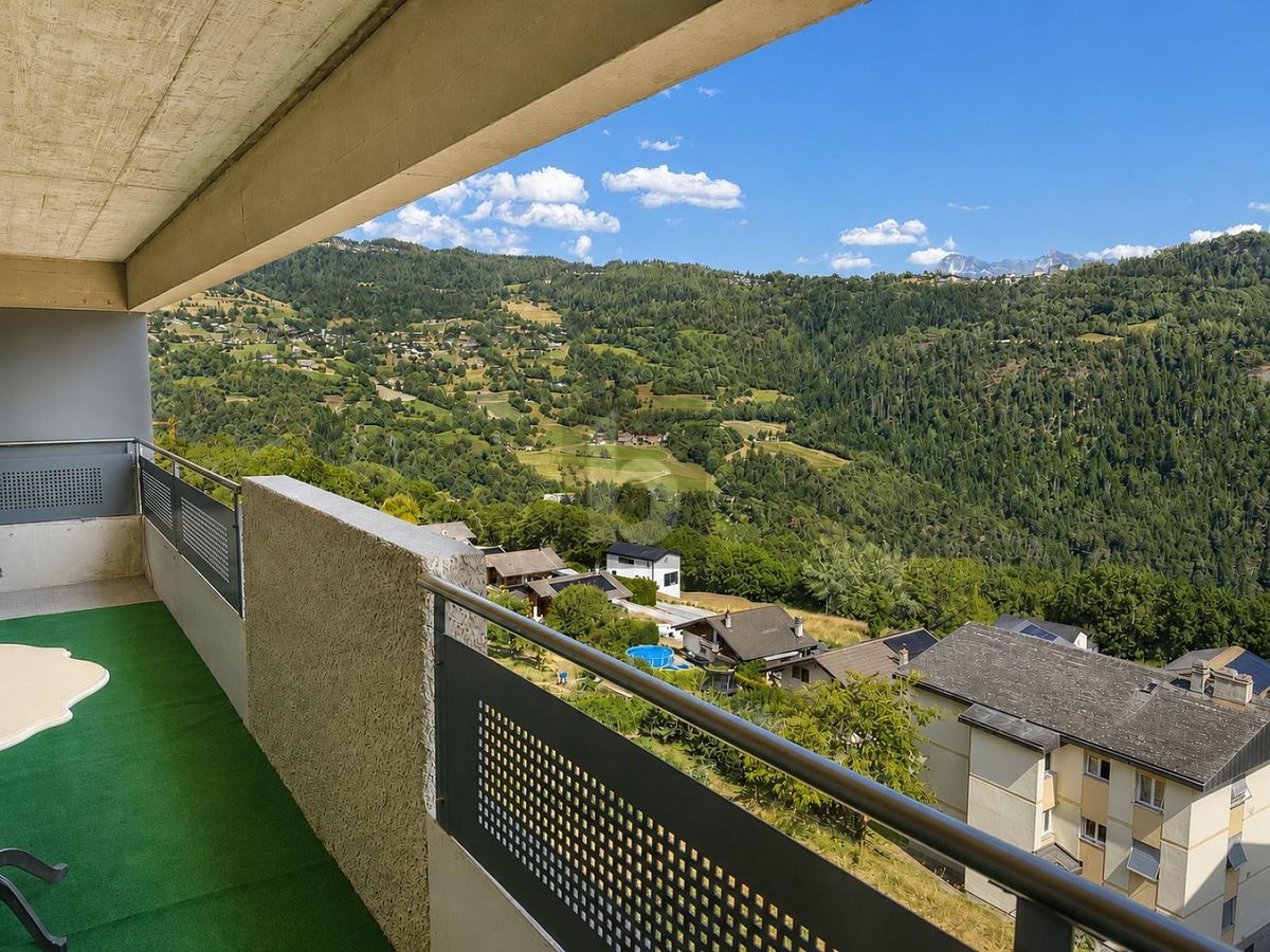 ATTIQUE AVEC BALCON ET GRENIER AMÉNAGEABLE - 2