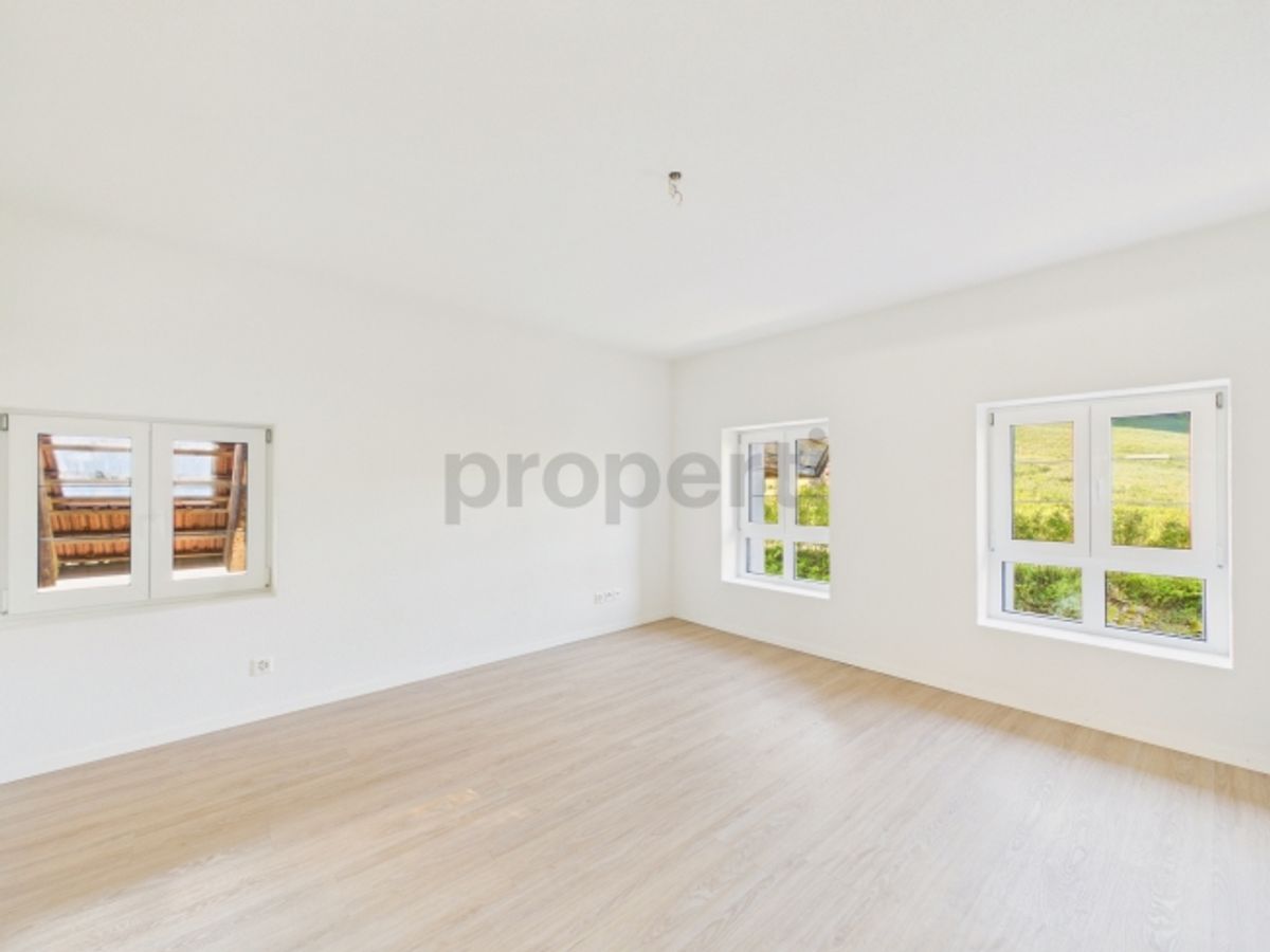 Stilvolle 5.5-Zimmer-Wohnung mit Balkon in Bolligen - 5