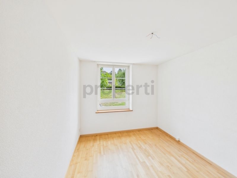 Appartement de 4,5 pièces, chauffage au sol, garage et place extérieure inclus - 7