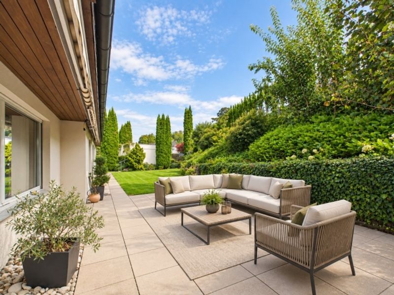 Traumhafter Garten mit Pergola und Fernsicht, Garage und Aussenparkplatz - 8