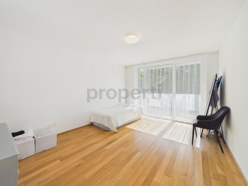 Vier Schlafzimmer, Bodenheizung, Einstellhallenplatz und zwei moderne Bäder - 6