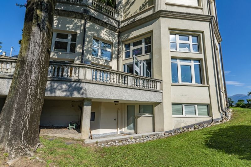Büro im Zentrum mit Seeblick und Garage mit 7 Parkplätzen - 3