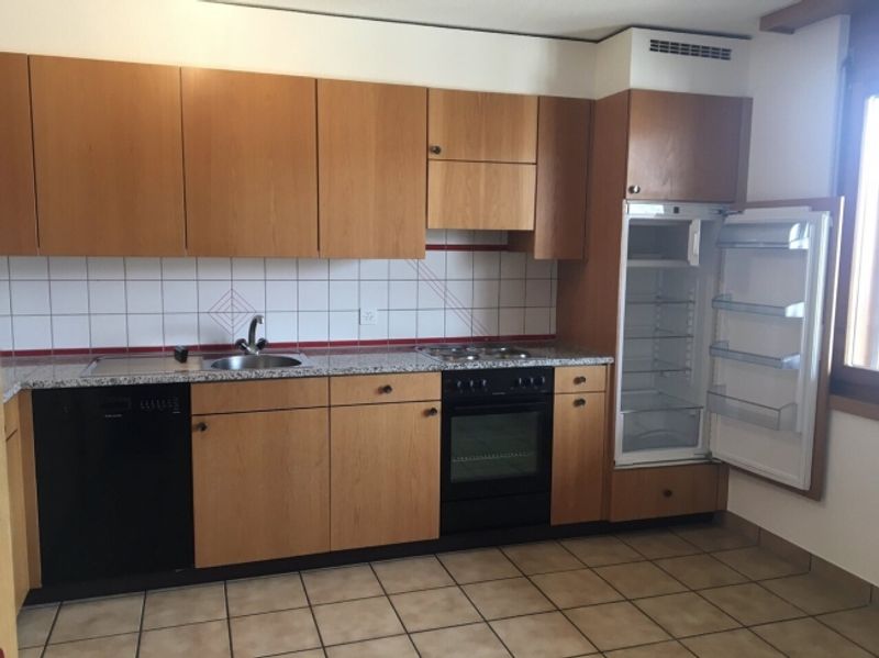 Prächtige 4-Zimmer-Wohnung in einer ruhigen, familiären Gegend - 1