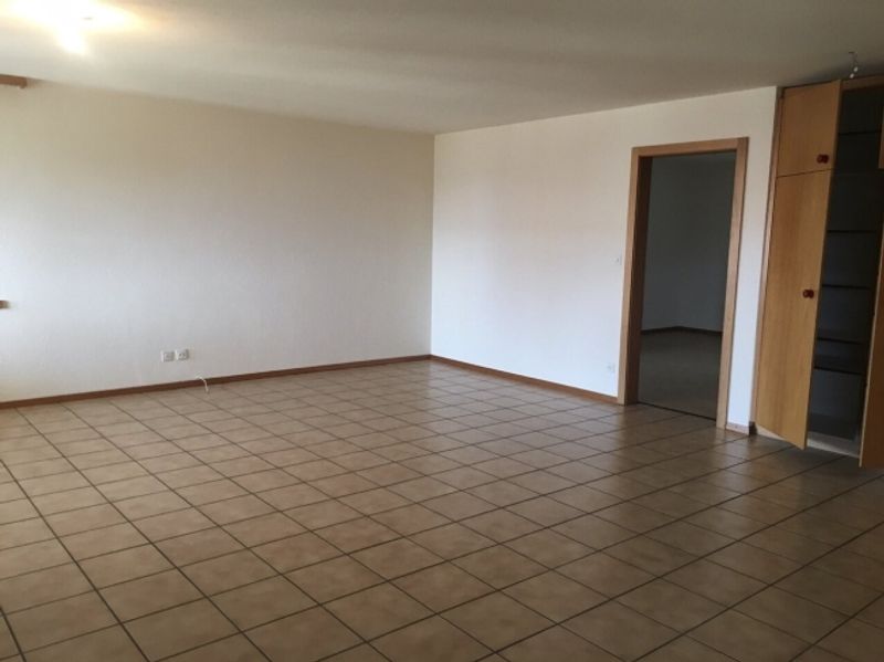 Prächtige 4-Zimmer-Wohnung in einer ruhigen, familiären Gegend - 2