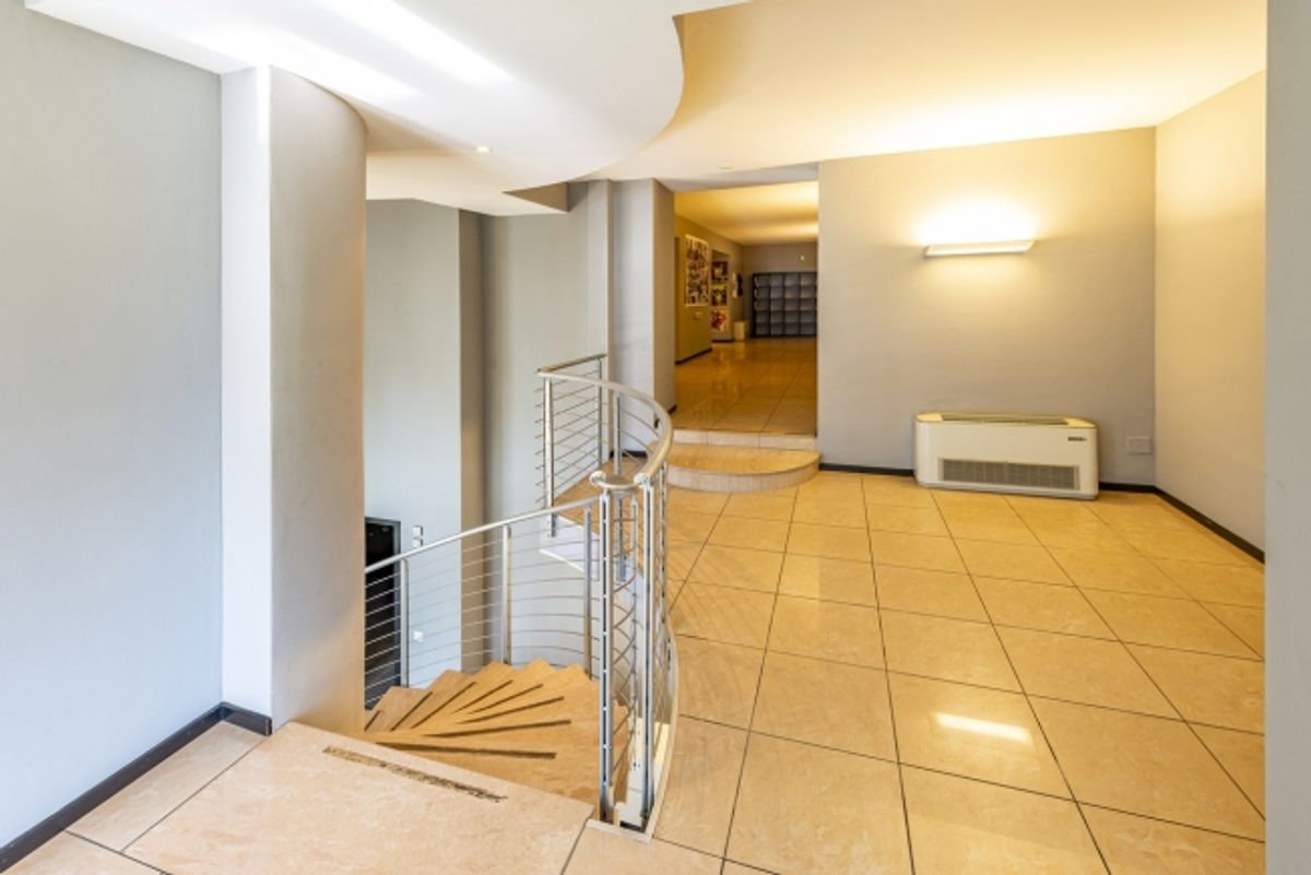 Büro im Zentrum mit Seeblick und Garage mit 7 Parkplätzen - 9
