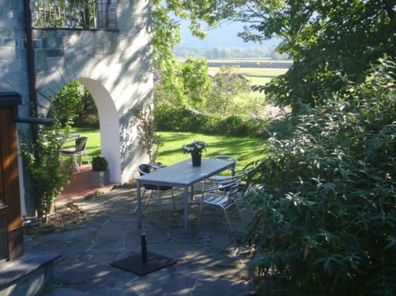 8 ½-Zi.-Einfamilienhaus mit 1 ½-Zi.-Wohnung an idyllischer Wohnlage mit herrlichem Weitblick - 12