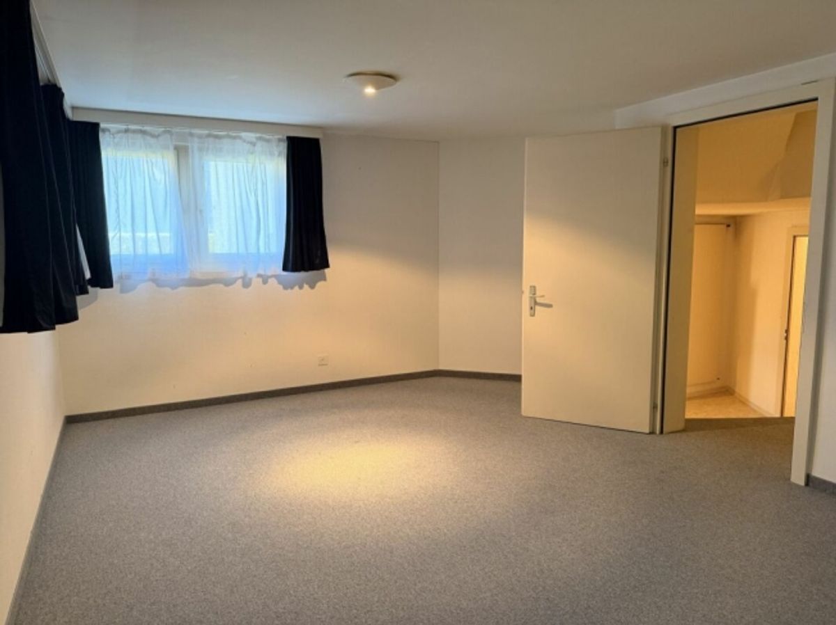 8 ½-Zi.-Einfamilienhaus mit 1 ½-Zi.-Wohnung an idyllischer Wohnlage mit herrlichem Weitblick - 10