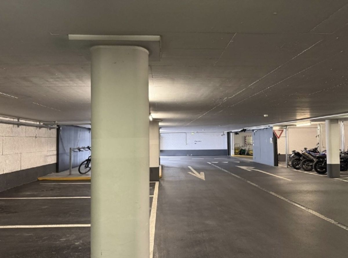TIEFGARAGEN PARKPLÄTZE IN ADLISWIL, ZÜRICH / AB 1.- CHF/H / AB 75.- CHF/MONAT - 1