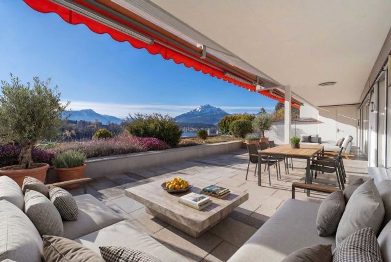 Grosszügige Wohnung mit Terrasse und Panoramablick - 1