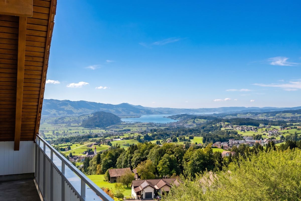 Beeindruckende Landhausvilla mit bewilligtem Umgebungsprojekt - 0