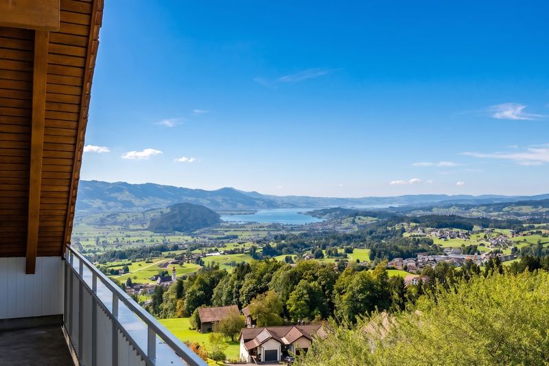 Beeindruckende Landhausvilla mit bewilligtem Umgebungsprojekt - 1