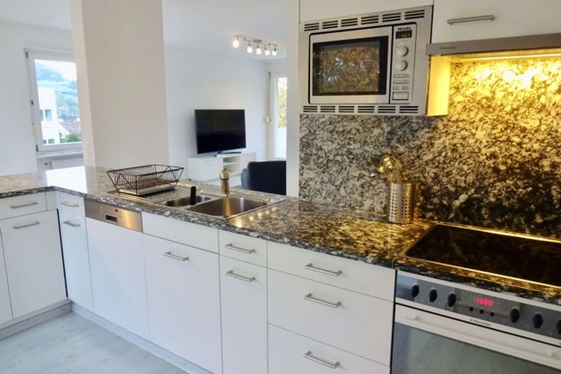 Furnished room in modernised apartment in a top location - 12