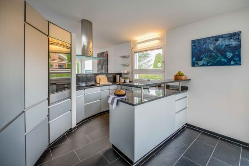 ERHOBEN MIT BLICK INS GRÜNE - GEDIEGENES 6.5 ZIMMER EINFAMILIENHAUS - 4