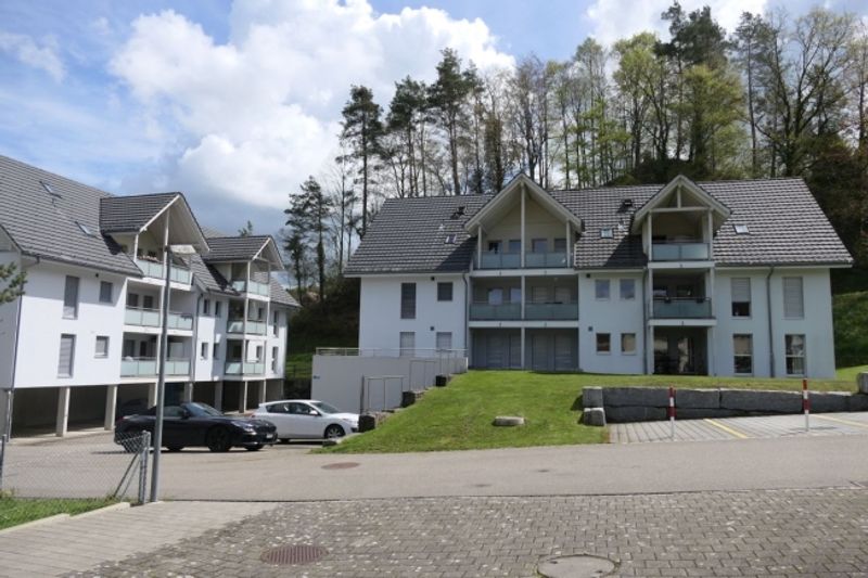 Moderne 4.5-Zimmer-Maisonette-Wohnung in idyllischer Lage - 1