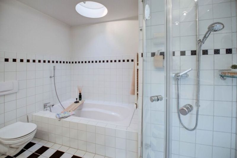 ERHOBEN MIT BLICK INS GRÜNE - GEDIEGENES 6.5 ZIMMER EINFAMILIENHAUS - 6