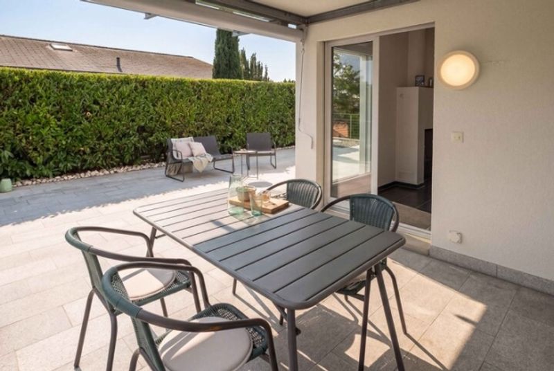 ERHOBEN MIT BLICK INS GRÜNE - GEDIEGENES 6.5 ZIMMER EINFAMILIENHAUS - 7
