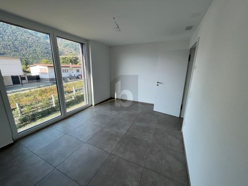 NUOVA COSTRUZIONE, ELEGANTE CON AMPIA TERRAZZA - 2