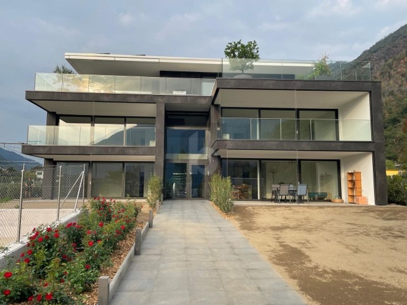 NUOVA COSTRUZIONE, ELEGANTE CON AMPIA TERRAZZA - 4