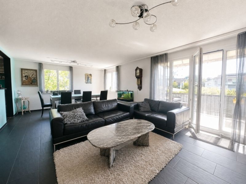 Modernisierte 4.5-Zimmer-Wohnung mit Weitsicht - 4