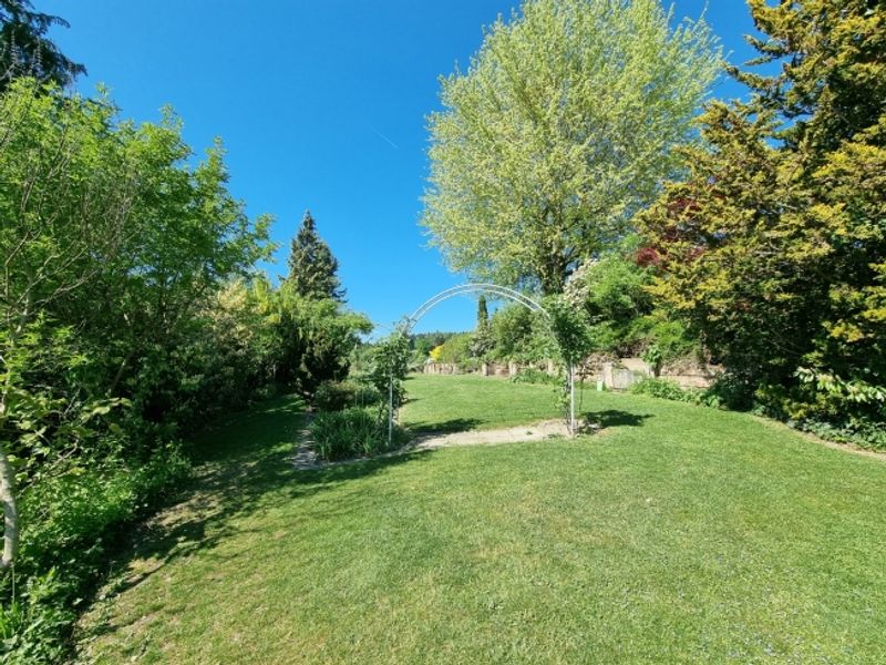 8.5-Zimmer-Landhausvilla an bester Aussichtslage mit grossem Garten - 9
