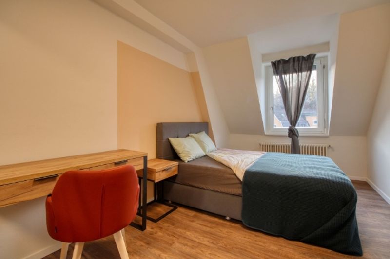 Furnished room in modernised apartment in a top location - 1