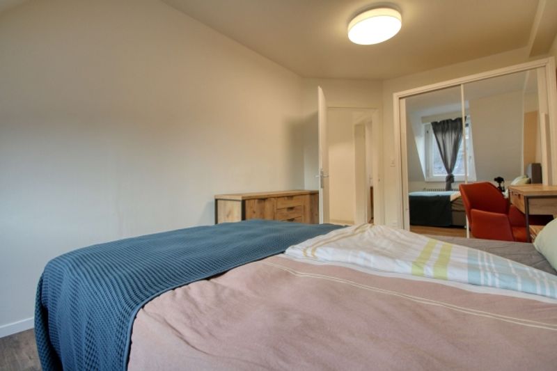 Furnished room in modernised apartment in a top location - 4