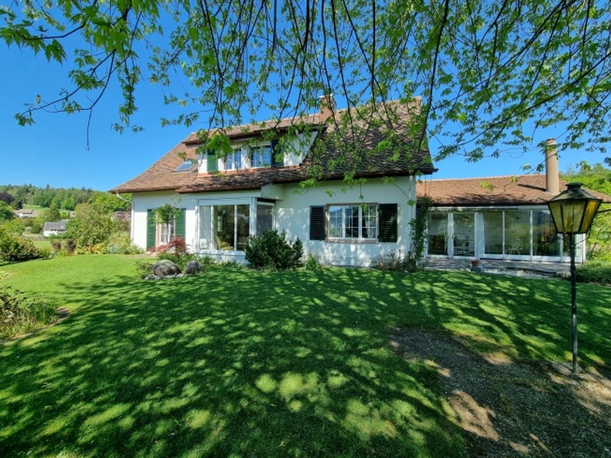 8.5-Zimmer-Landhausvilla an bester Aussichtslage mit grossem Garten - 0