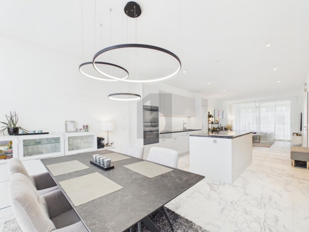 HOCHWERTIGES WOHNAMBIENTE MIT VIEL LICHT - 0