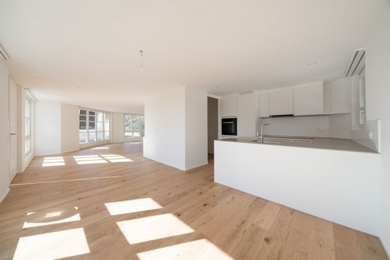 GROSSZÜGIGE HELLE WOHNUNG- FRISCH SANIERT - 4