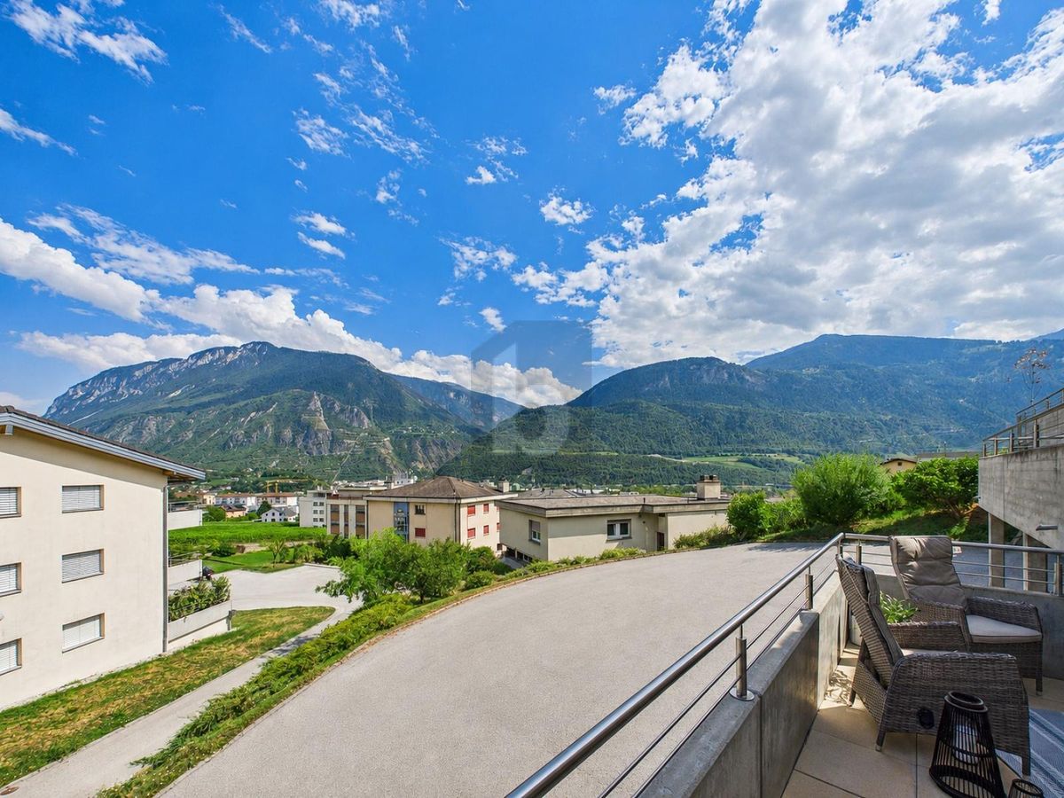 TERRASSE VERS LES ALPES - 1