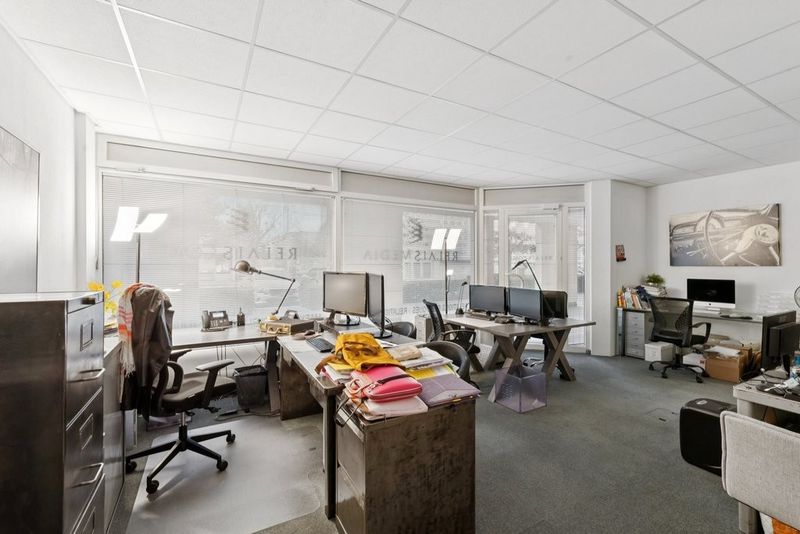 A saisir ! Superbe surface de bureau lumineuse dans bâtiment mixte - 8