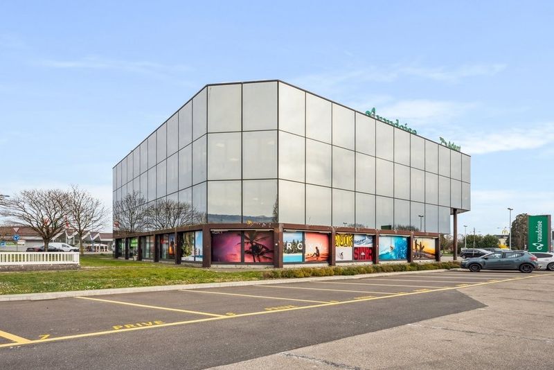 Magnifique bureaux à proximité des axes autoroutiers ! - 1