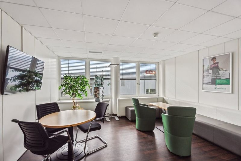 Magnifique bureaux à proximité des axes autoroutiers ! - 8