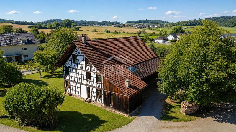 Historisches Fachwerkhaus mit grossem Grundstück - 1