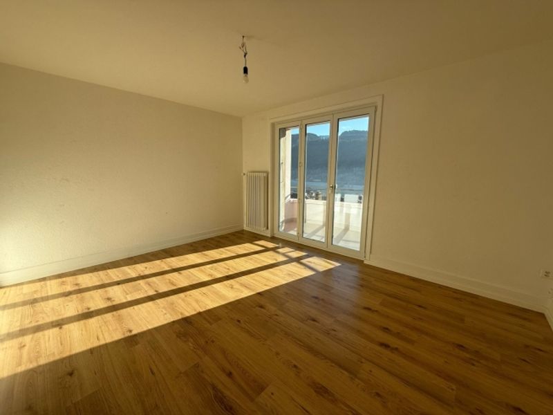 St-Imier, schöne 2,5-Zimmer-Wohnung mit Balkon - 1