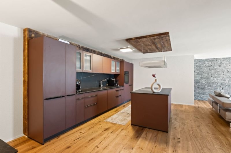 Modern umgebaute 4.5-Zimmer-Wohnung mit 135 m² Wohnfläche - 3