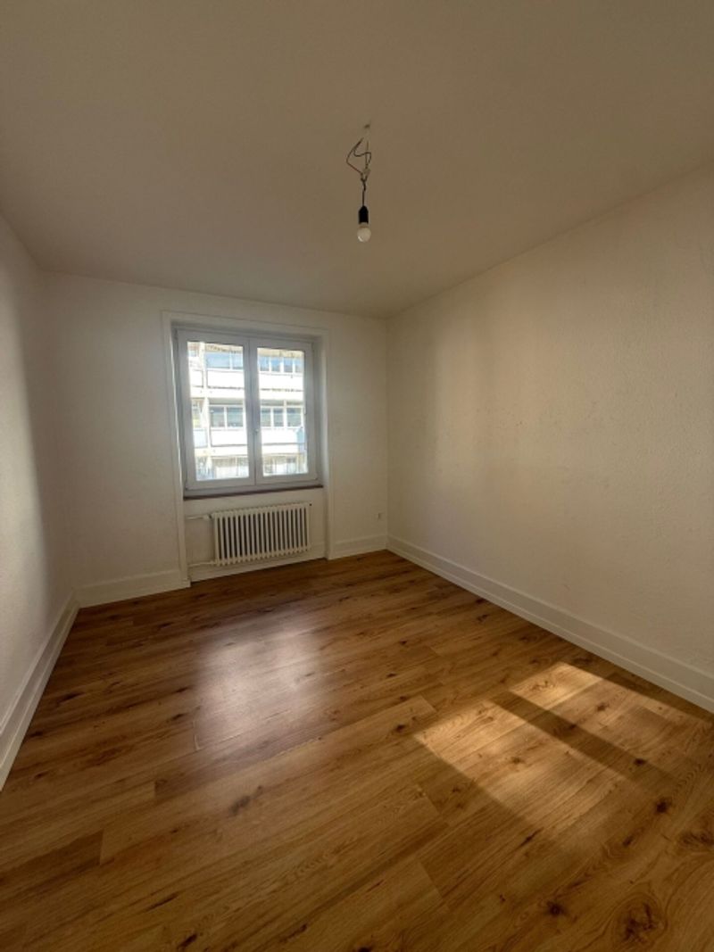 St-Imier, schöne 2,5-Zimmer-Wohnung mit Balkon - 3