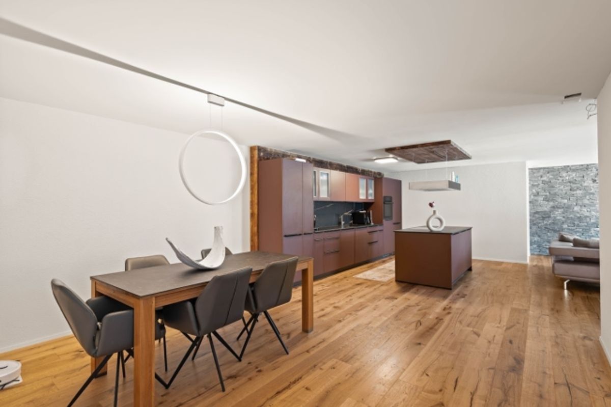 Modern umgebaute 4.5-Zimmer-Wohnung mit 135 m² Wohnfläche - 5