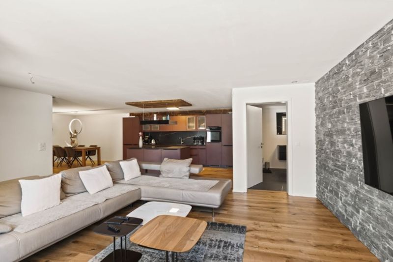 Modern umgebaute 4.5-Zimmer-Wohnung mit 135 m² Wohnfläche - 8