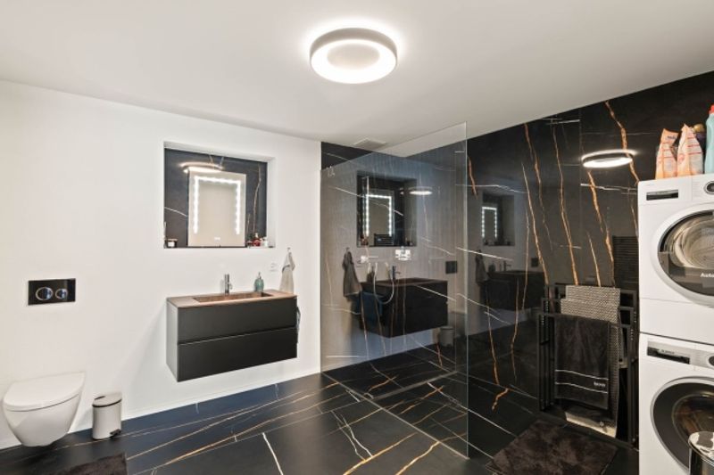 Modern umgebaute 4.5-Zimmer-Wohnung mit 135 m² Wohnfläche - 9