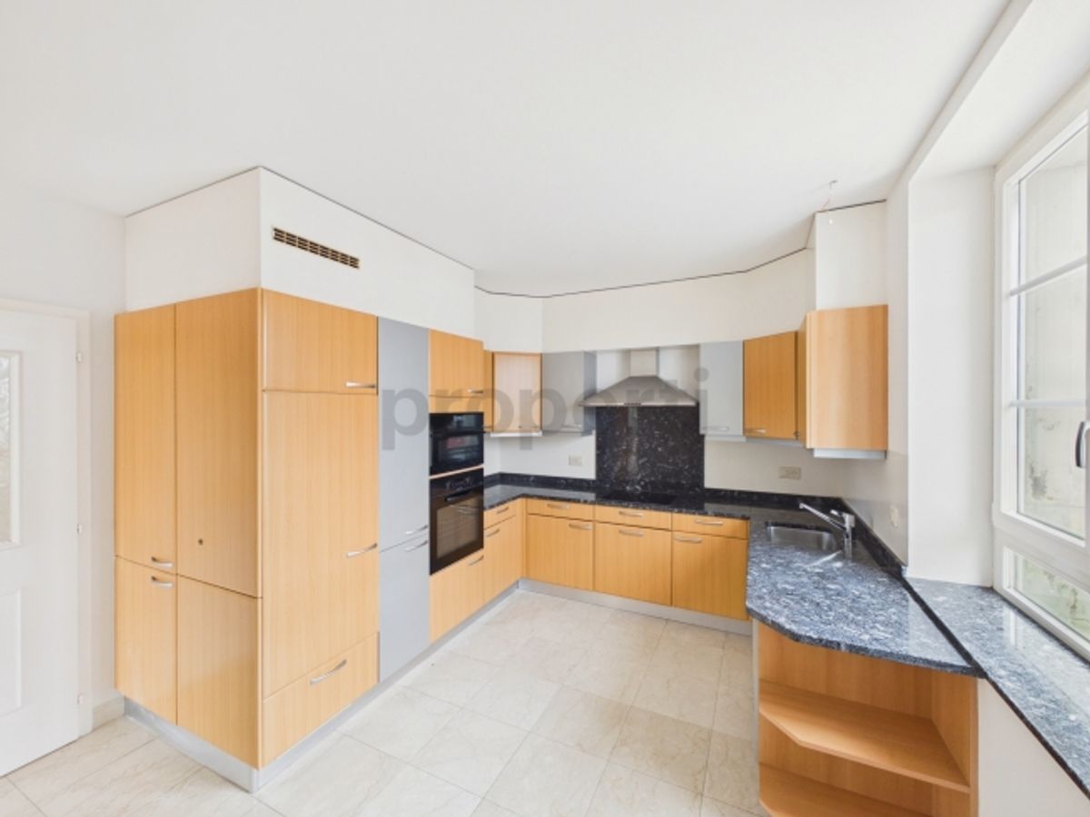 Appartement de 4,5 pièces, chauffage au sol, garage et place extérieure inclus - 4