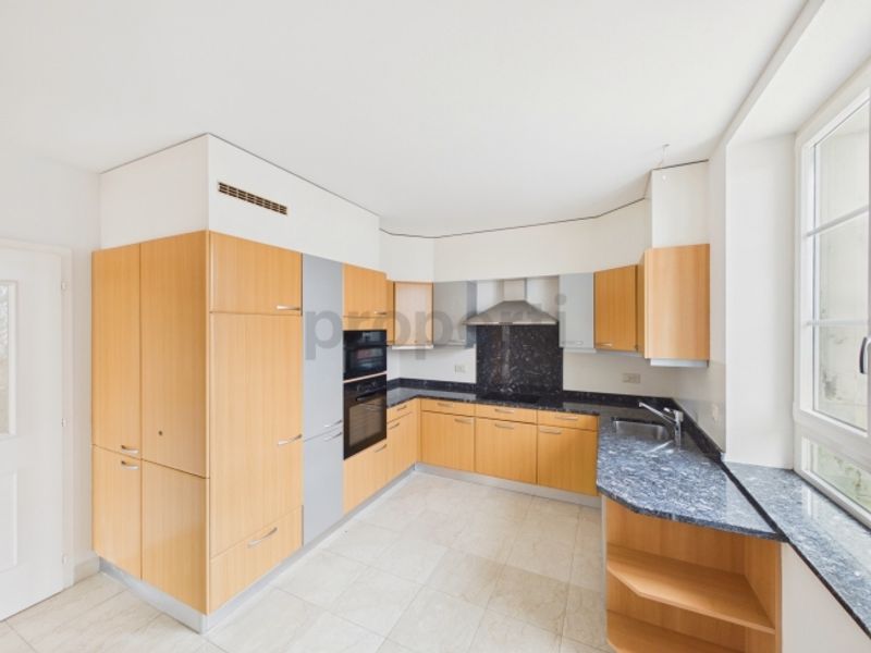 Appartement de 4,5 pièces, chauffage au sol, garage et place extérieure inclus - 5