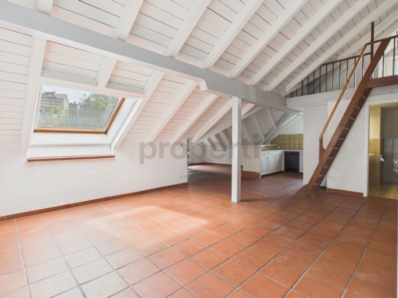 Helle 4.5-Zimmer-Dachwohnung mit Balkon und inklusive Nebenkosten in Beringen - 2