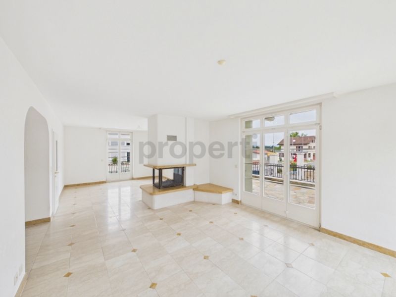 Appartement de 4,5 pièces, chauffage au sol, garage et place extérieure inclus - 2