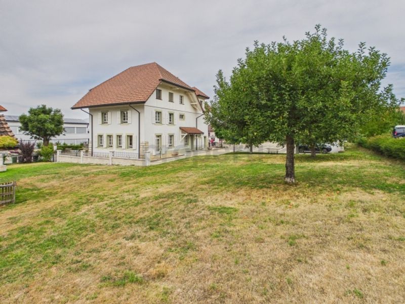 Appartement de 4,5 pièces, chauffage au sol, garage et place extérieure inclus - 12