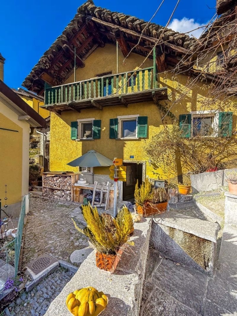 Charmantes Reihenhaus in Santa Maria Calanca mit Panoramablick - 1