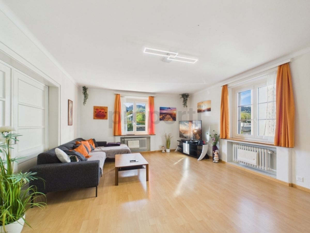 Sanfte Aussicht in Schüpfheim, Fünf Schlafzimmer für viel Platz, Renoviertes Traditionsgebäude mit Balkon - 1