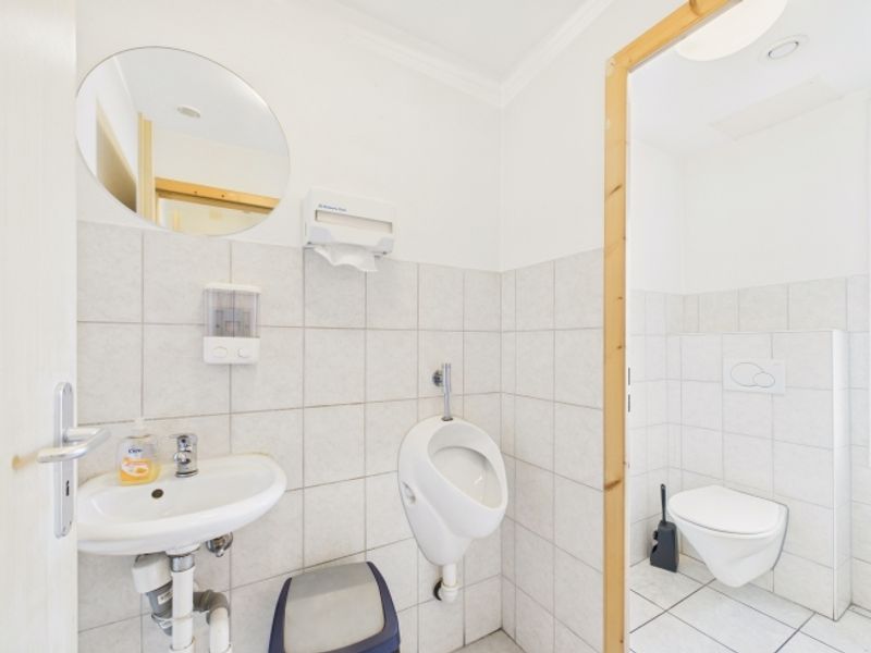 Zweifamilienhaus mit 3.5-Zimmer-Wohnung und Gewerbefläche (Kebab-Laden) im Erdgeschoss - 12