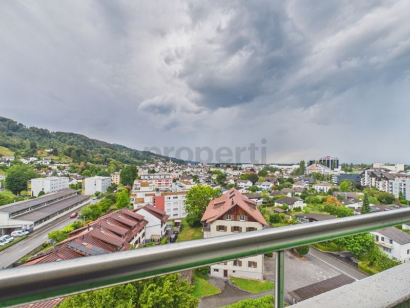Lichtdurchflutetes Wohnen mit Balkon und Weitsicht - 1
